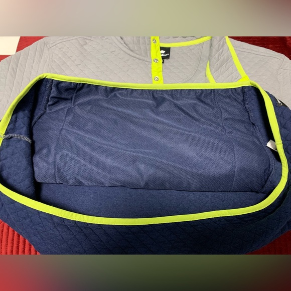 Canadian Geographic quilted grey and blue sweater - Picture 8 of 16